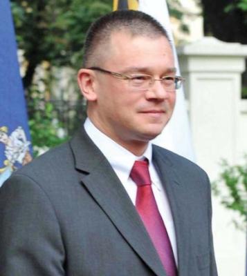 Ponta, despre Ungureanu: Are o aplecare către lux pe banii statului